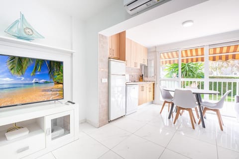 TV and multimedia, Kitchen or kitchenette, Dining area, Garden view, air conditioner