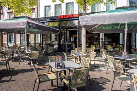 Restaurant/places to eat, Restaurant/places to eat, Dining area
