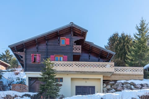Property building, Facade/entrance, Winter