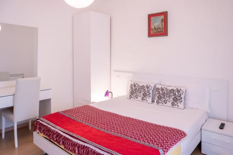 Bed, Photo of the whole room