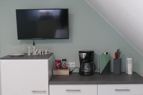 Coffee/tea facilities, Kitchen or kitchenette