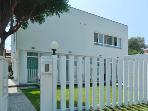 Property building, Facade/entrance, Neighbourhood, Garden view, Street view, Inner courtyard view