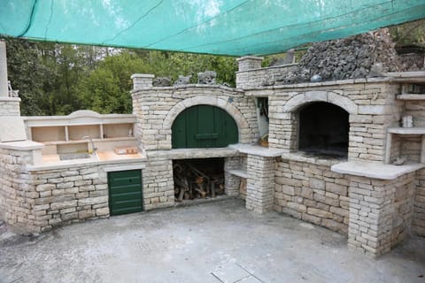 Location, children, Family