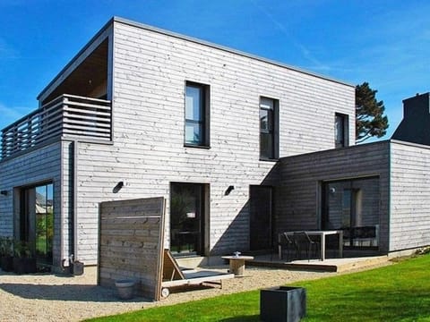 Villa bois à 500m plage avec jardin clos, WIFI et parking - Ile Grande - FR-1-368-215 House in Brittany