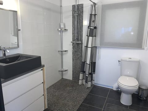 Villa bois à 500m plage avec jardin clos, WIFI et parking - Ile Grande - FR-1-368-215 House in Brittany