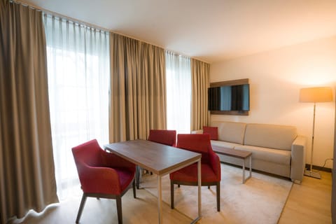 Communal lounge/ TV room, TV and multimedia, Living room, Seating area, Evening entertainment