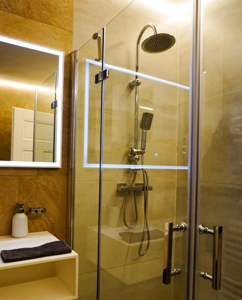 Shower, Bathroom, towels