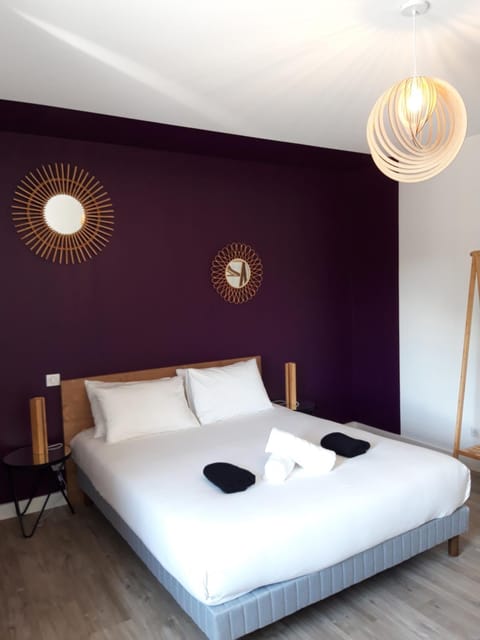 Bed, Photo of the whole room, Family
