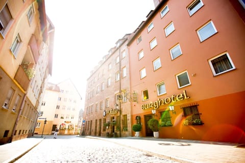 Property building, Facade/entrance, Neighbourhood, Area and facilities