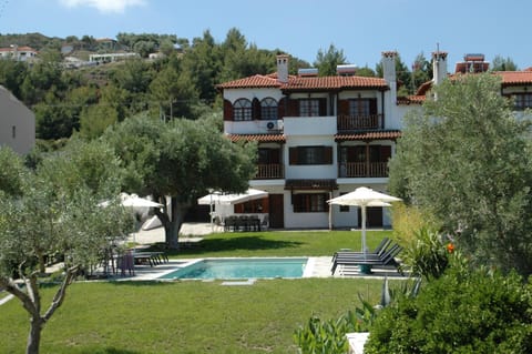 Patio, Garden, Swimming pool