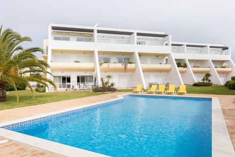 Property building, Swimming pool, sunbed