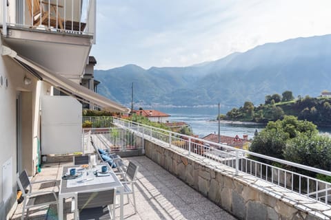 Natural landscape, Balcony/Terrace, Lake view, Mountain view