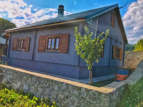 Vikendica Vlahović House in Montenegro