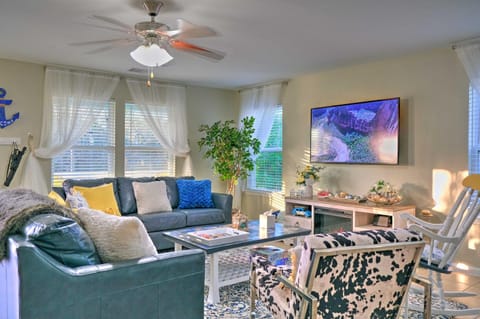 Galloping Seahorse Seabrook Home about 4 Mi to NASA! House in Seabrook