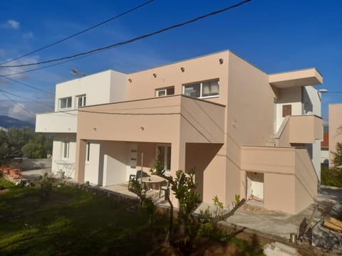 Property building, Facade/entrance, Off site