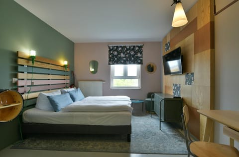 TV and multimedia, Bedroom, City view