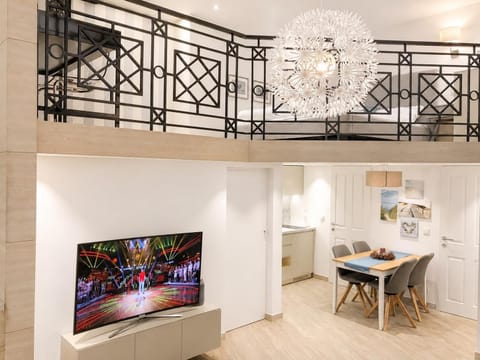 Communal lounge/ TV room, TV and multimedia, Kitchen or kitchenette, Dining area