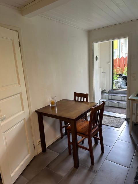 Puutaloyksiö 1 km Turun rautatieasemalta Apartment in Turku