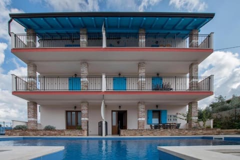 Property building, Balcony/Terrace, Swimming pool