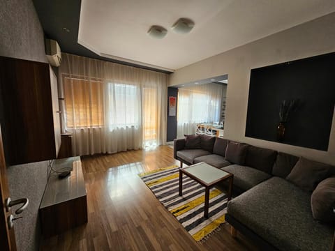 TV and multimedia, Living room, Dining area