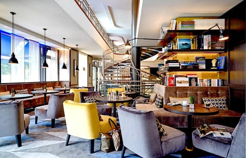 Communal lounge/ TV room, Lounge or bar, Decorative detail