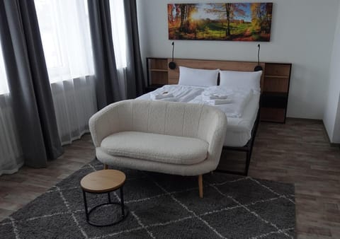 Bed, Photo of the whole room, Seating area, Bedroom
