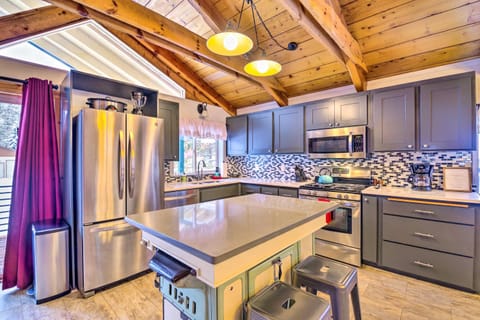 McCall Retreat with Hot Tub - half Mi to Downtown! House in McCall