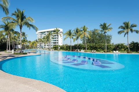 Property building, Swimming pool, Swimming pool
