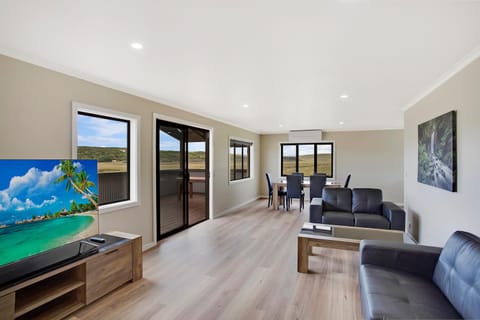 Communal lounge/ TV room, TV and multimedia, Living room, Seating area