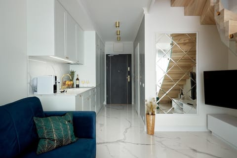 TV and multimedia, Kitchen or kitchenette, Living room, Seating area, Dining area