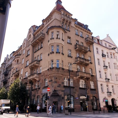 Property building, Day, Neighbourhood, City view, Street view, Location