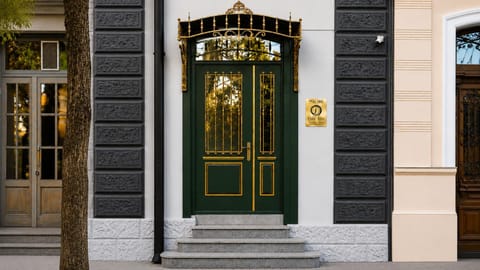 Facade/entrance