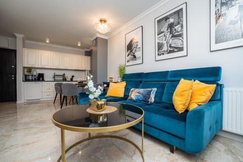 Bed, Kitchen or kitchenette, Living room, Seating area