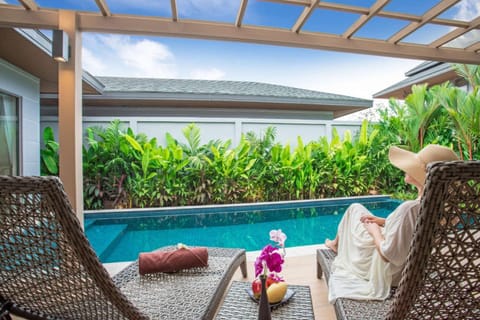 Swimming pool, sunbed, sunbed