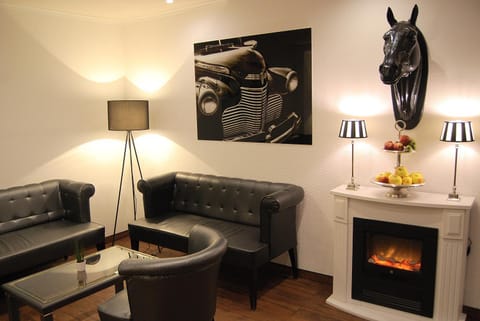 Communal lounge/ TV room, Lobby or reception, Lounge or bar, Decorative detail