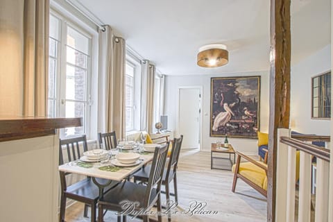 Communal lounge/ TV room, TV and multimedia, Living room, Seating area, Dining area