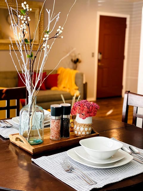 Evie's Campus-close 2 bedroom luxury Apartment in Norman