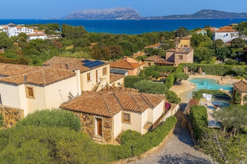 Wind Rose -Group Beach House near the Sea House in Pittulongu