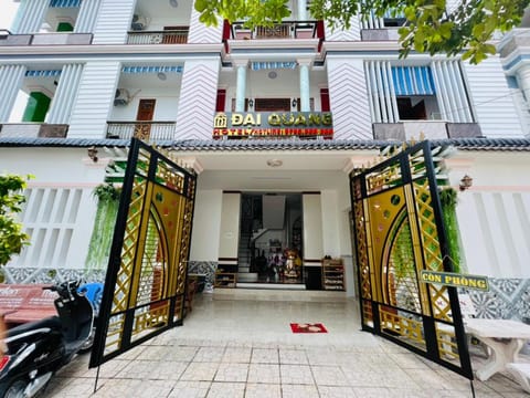 Property building, Facade/entrance, View (from property/room)
