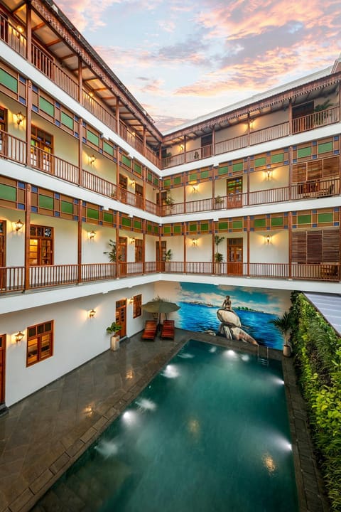 Swimming pool, Swimming pool