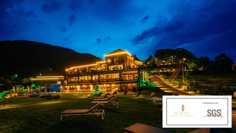 Property building, Restaurant/places to eat, Logo/Certificate/Sign, Swimming pool