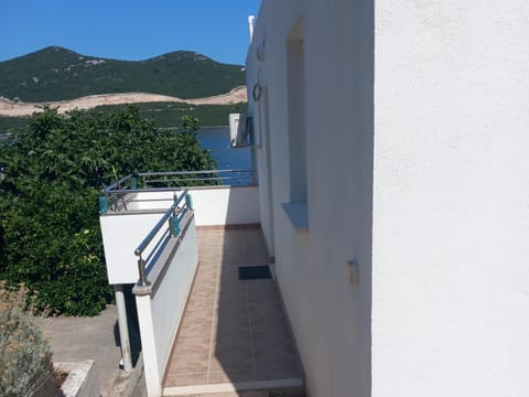 Apartmani Josip Bed and Breakfast in Putniković