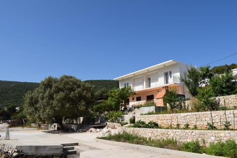 Apartmani Josip Bed and Breakfast in Putniković