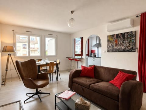 Living room, Dining area, Meals, heating, air conditioner