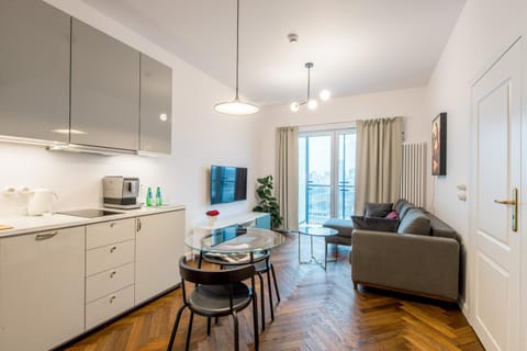 Kitchen or kitchenette, Living room, Seating area, Dining area