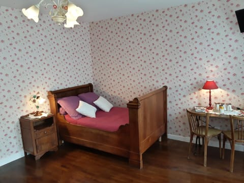 Chambres d'Hôtes et Table d'Hôtes- Valentine 44 Bed and Breakfast in Normandy