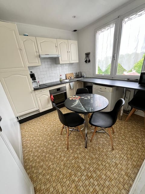 Pavillons 6 personnes 15 minutes Disney House in Lagny-sur-Marne