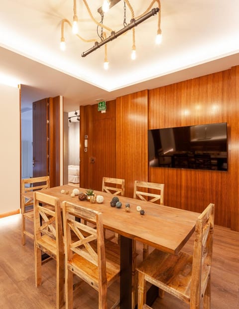 TV and multimedia, Kitchen or kitchenette, Seating area, Dining area