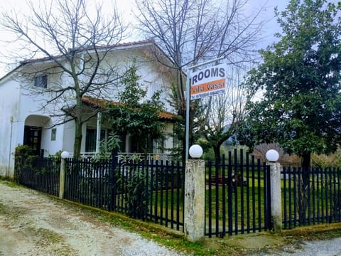 Vila Vasi- Μodern maisonette view Meteora Villa in North Macedonia