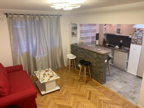TV and multimedia, Kitchen or kitchenette, Living room, Seating area, Dining area